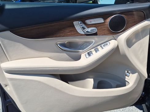 Used 2022 Mercedes-Benz GLC 300 4MATIC image 9