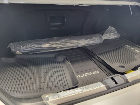 Certified 2025 Lexus ES 300h w/ Premium Package image 15