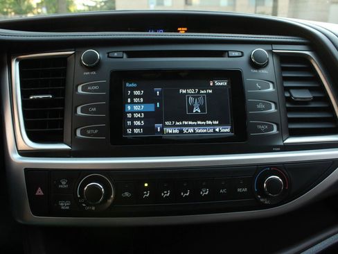 Used 2016 Toyota Highlander LE image 32