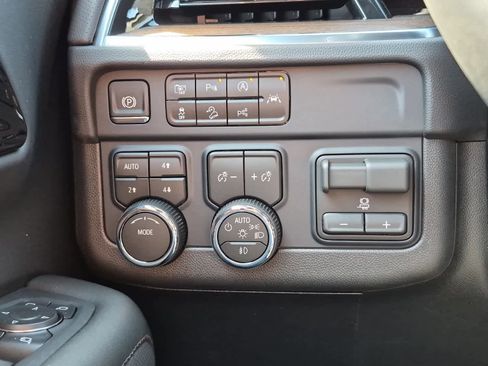 New 2026 Chevrolet Suburban High Country w/ Sun And Tow Package AWD/4WD image 19