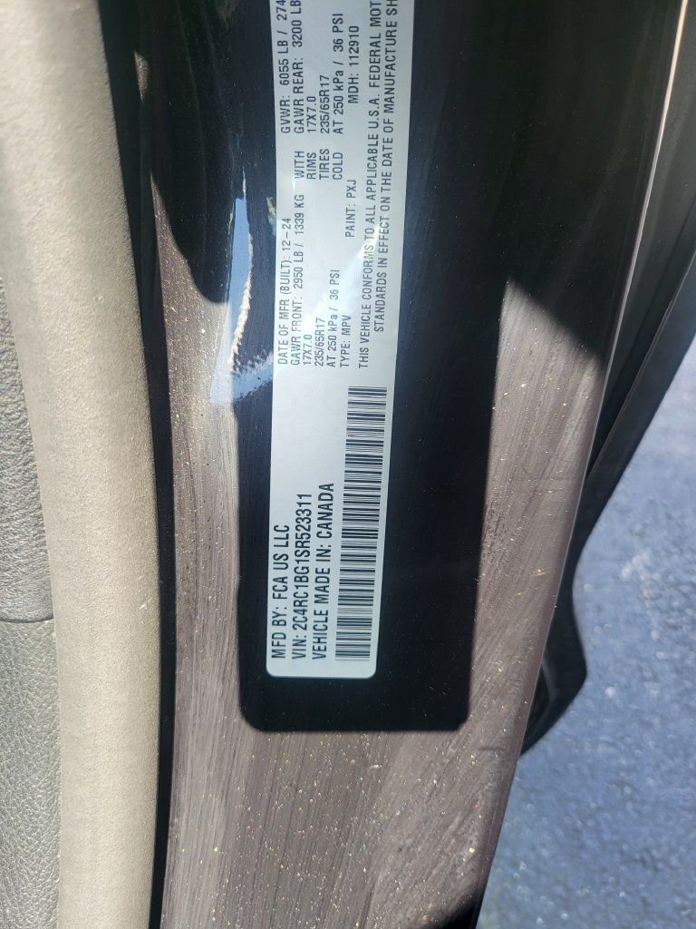 Used 2025 Chrysler Pacifica Select FWD image 6