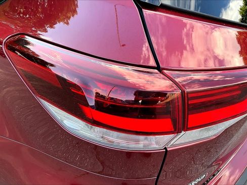 Used 2019 Toyota Highlander SE w/ Nightshade Edition AWD/4WD image 27