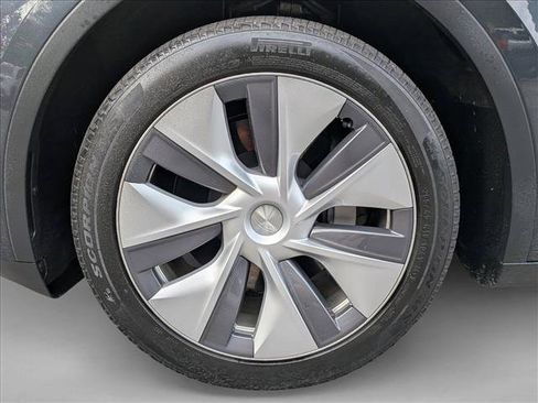 Used 2024 Tesla Model Y Long Range AWD/4WD image 23