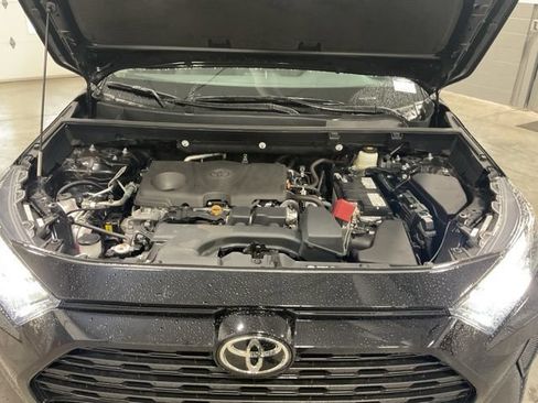 Used 2025 Toyota RAV4 XLE AWD/4WD image 28