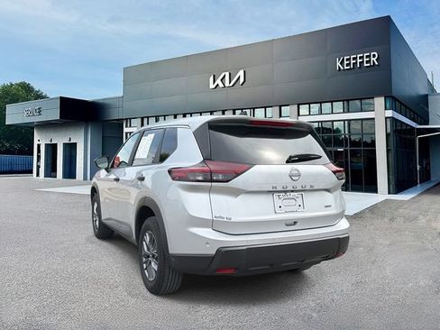 Used 2025 Nissan Rogue S AWD/4WD image 6