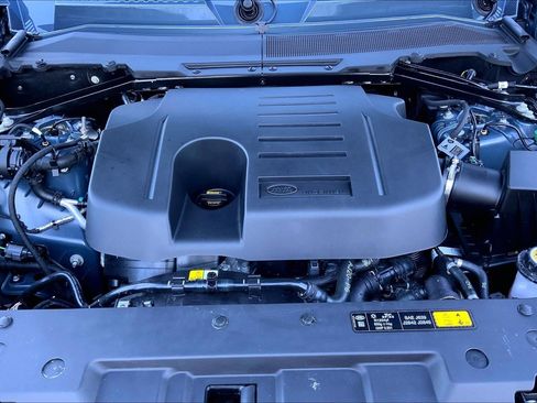Used 2025 Land Rover Defender 110 X-Dynamic SE image 29