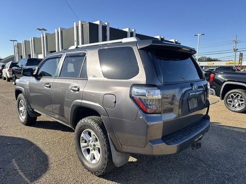 Used 2018 Toyota 4Runner SR5 image 9