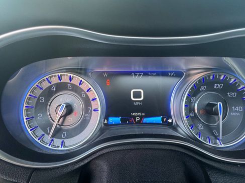 Used 2016 Chrysler 300 C image 11