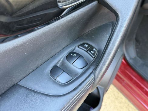 Used 2020 Nissan Rogue Sport SV image 17