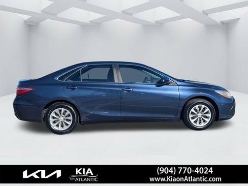 Used 2015 Toyota Camry LE FWD image 2