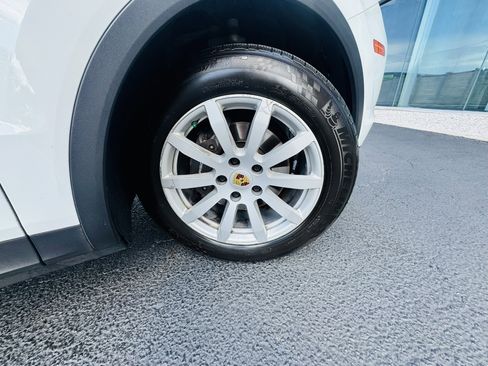 Used 2019 Porsche Cayenne AWD/4WD image 11