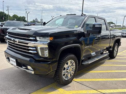 Used 2022 Chevrolet Silverado 2500 High Country w/ Z71 Off-Road Package AWD/4WD image 9