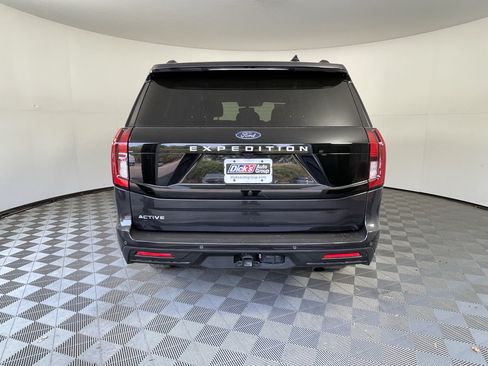 Certified 2025 Ford Expedition Active AWD/4WD image 4