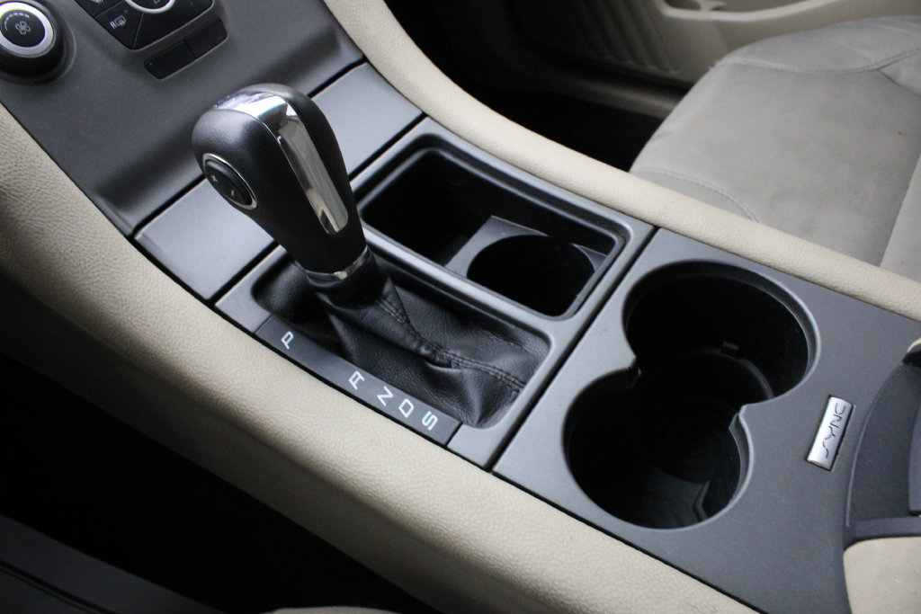 Used 2018 Ford Taurus SE FWD image 14