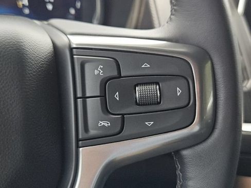 Used 2022 Chevrolet Tahoe Z71 w/ Luxury Package AWD/4WD image 39