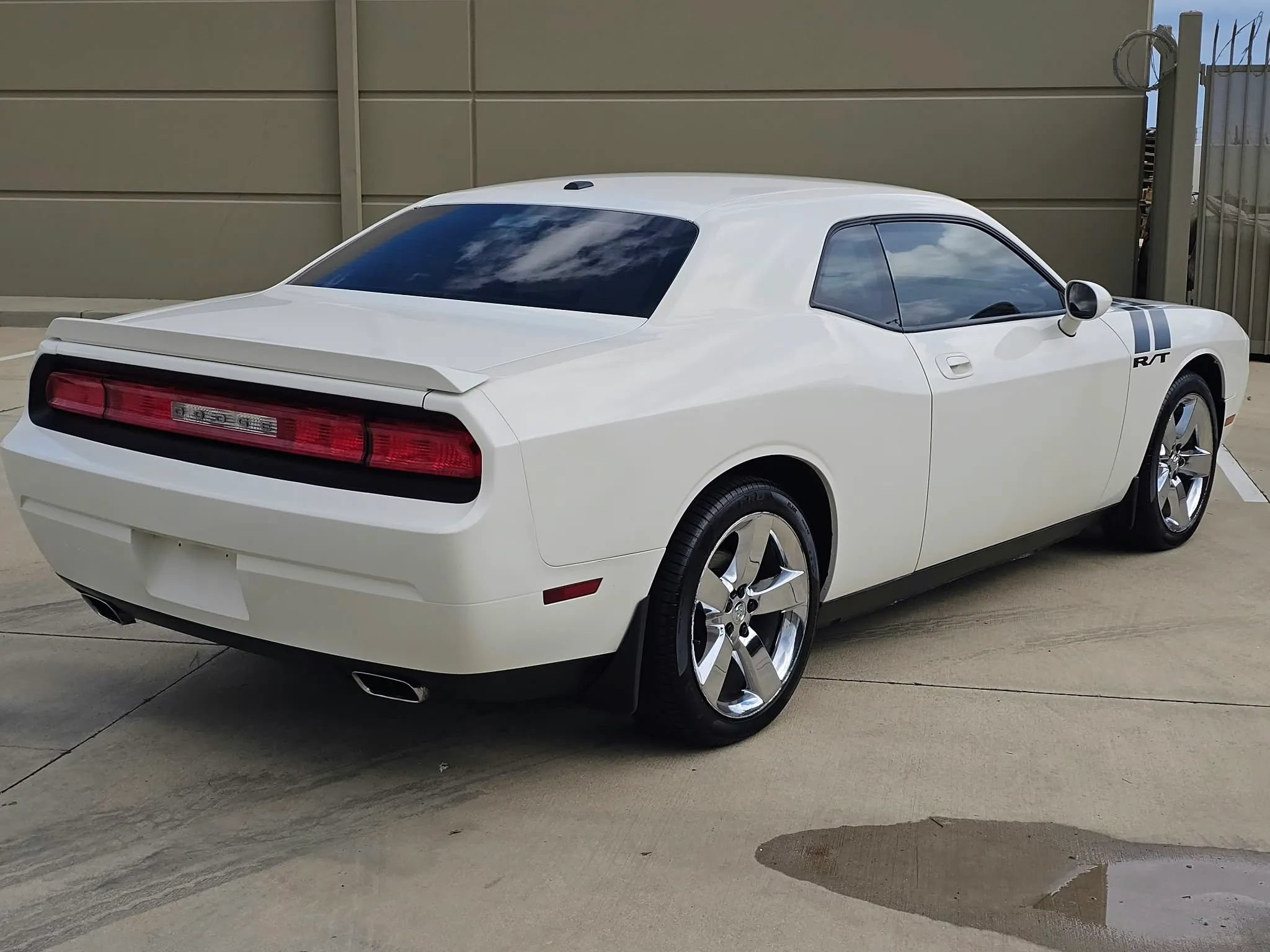 Used 2010 Dodge Challenger R/T RWD image 5