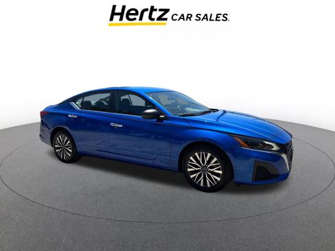 Used 2025 Nissan Altima 2.5 SV image 1