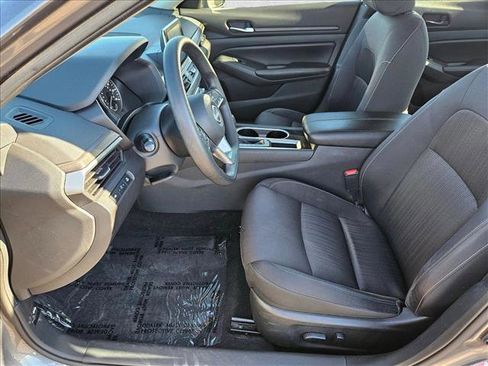Used 2024 Nissan Altima 2.5 SV image 16