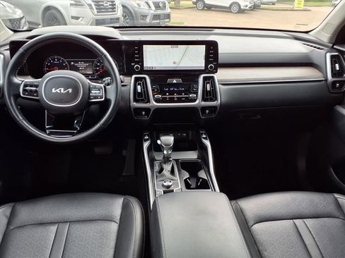 Certified 2022 Kia Sorento EX FWD image 9