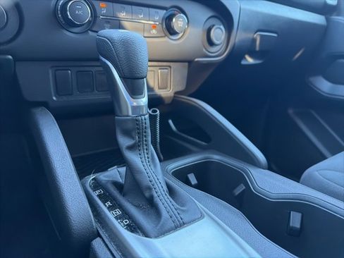 Used 2024 Nissan Frontier S w/ Tow Package image 17