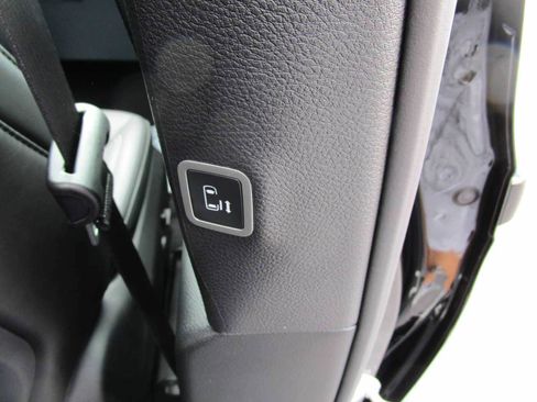 New 2026 Chrysler Pacifica Select FWD image 17