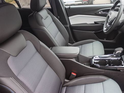 New 2026 Chevrolet Trax LT w/ Sunroof Package image 15