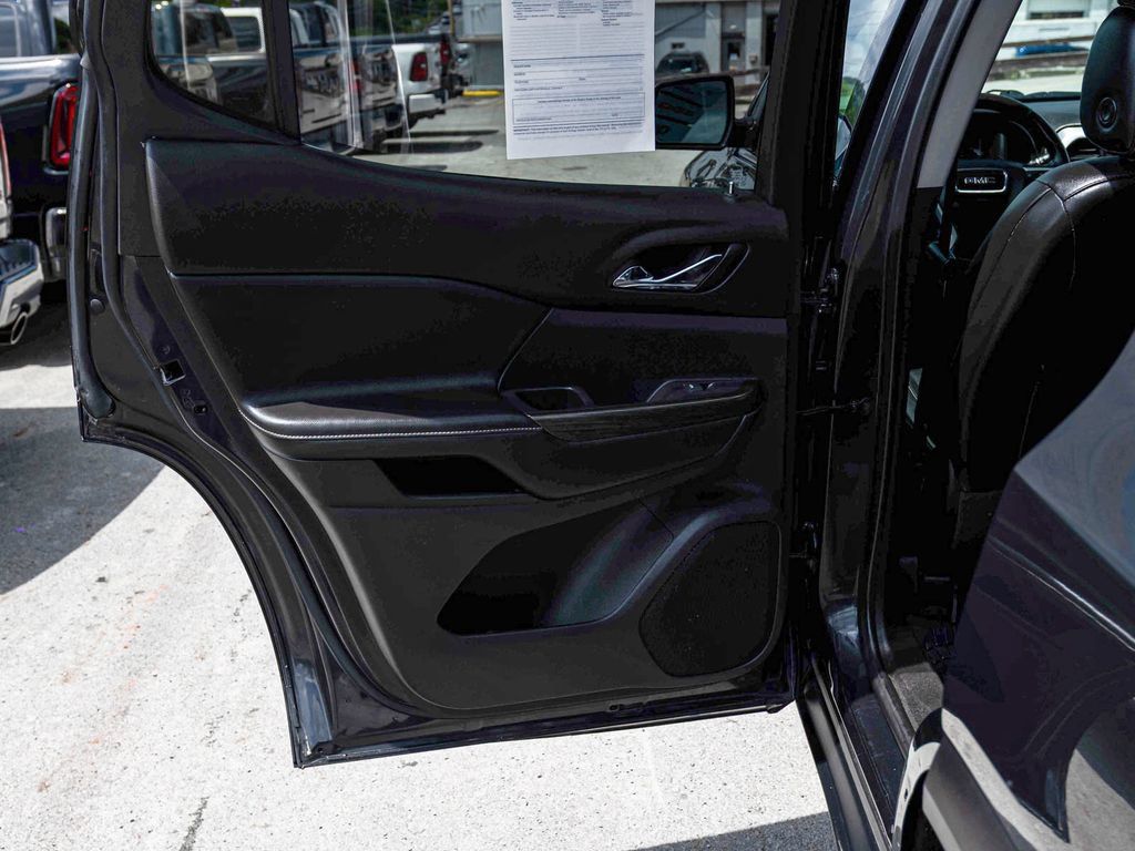 Used 2020 GMC Acadia SLT AWD/4WD image 14