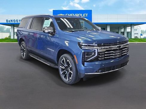 New 2026 Chevrolet Suburban Premier w/ Sun And Tow Package AWD/4WD image 4