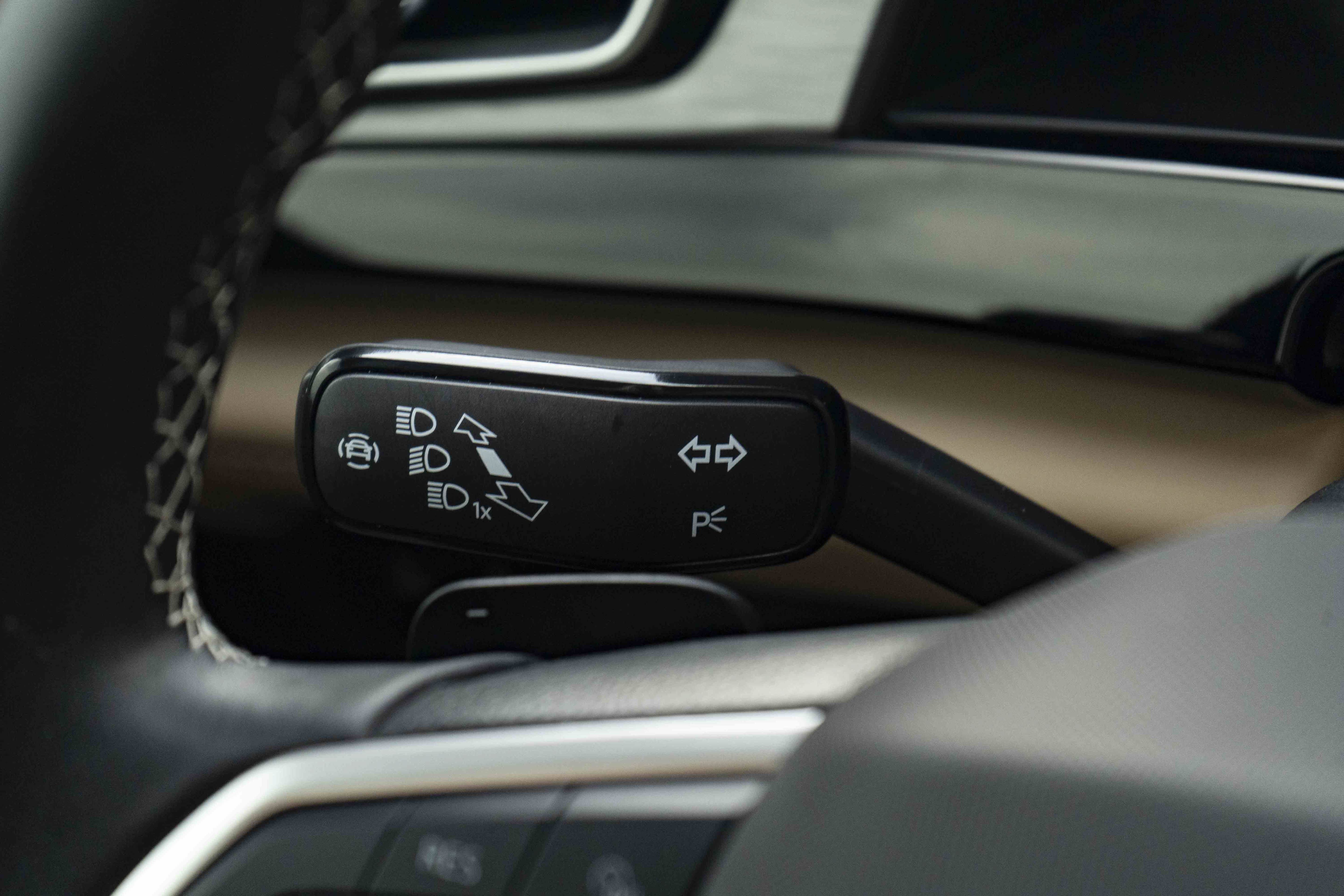 Certified 2024 Volkswagen Atlas Cross Sport SE FWD image 20