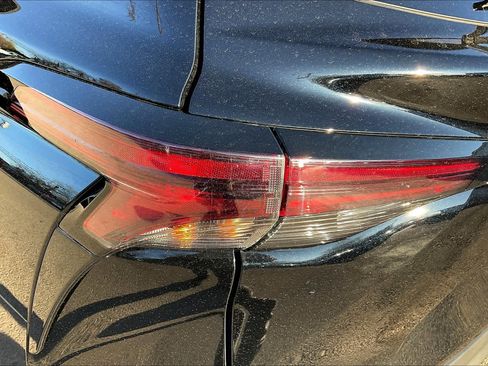 Used 2024 Toyota Sienna XLE Woodland Edition image 27