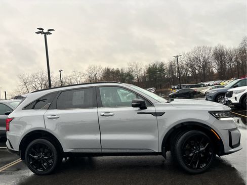 Used 2022 Kia Sorento SX image 3