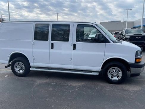 Used 2024 Chevrolet Express 2500 w/ Driver Convenience Package image 9
