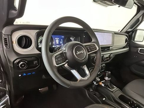 Used 2024 Jeep Wrangler Unlimited Sahara AWD/4WD image 13