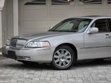Used 2003 Lincoln Town Car Cartier image 2