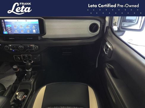Used 2024 Jeep Wrangler Unlimited w/ Convenience Group AWD/4WD image 18