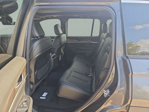 New 2025 Jeep Grand Cherokee Limited RWD image 16