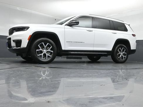 Used 2025 Jeep Grand Cherokee L Limited w/ Luxury Tech Group II AWD/4WD image 41