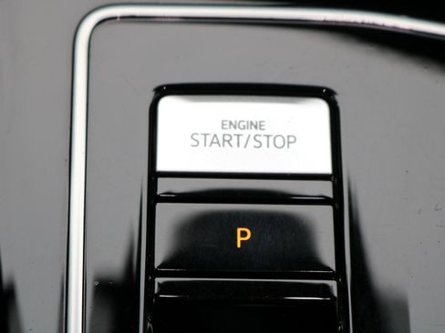 Used 2024 Volkswagen Golf R image 22