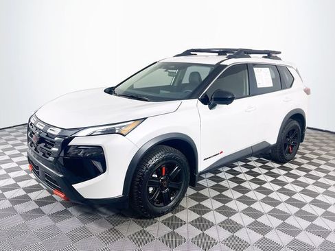 Used 2025 Nissan Rogue SV AWD/4WD image 4