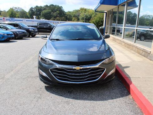 Used 2020 Chevrolet Malibu LS image 2