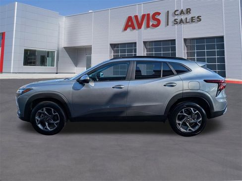 Used 2025 Chevrolet Trax LT w/ LT Convenience Package image 10