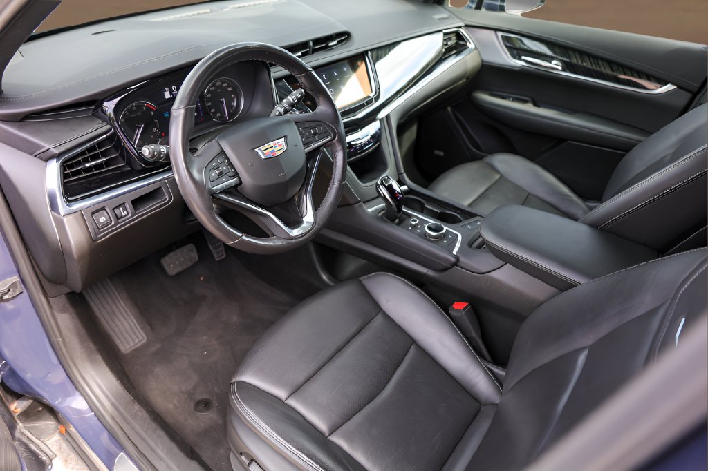 Certified 2025 Cadillac XT6 Premium Luxury FWD image 12