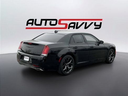 Used 2023 Chrysler 300 Touring w/ Safetytec Plus Group RWD image 7