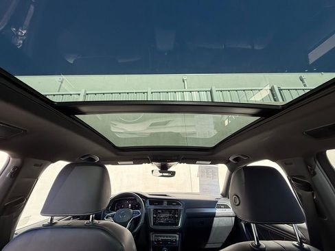 Used 2022 Volkswagen Tiguan SEL R-Line image 11