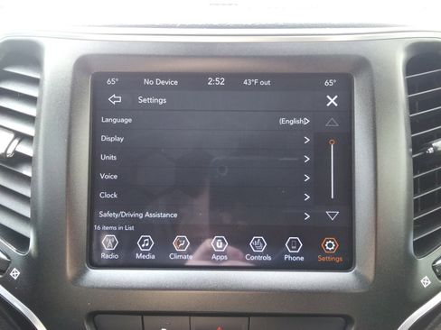 Used 2020 Jeep Cherokee Trailhawk w/ Cold Weather Group AWD/4WD image 27
