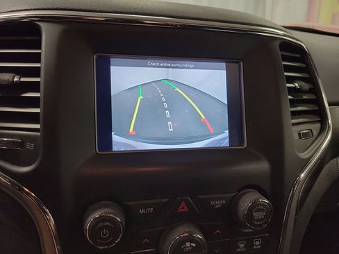 Used 2021 Jeep Grand Cherokee Laredo image 17