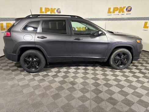 Used 2019 Jeep Cherokee Latitude Plus AWD/4WD image 2