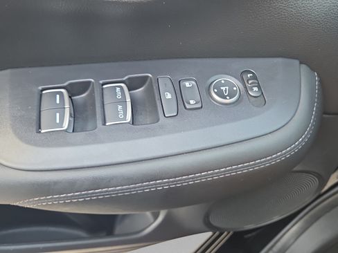 Certified 2025 Honda HR-V EX-L image 33