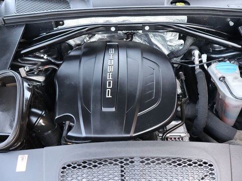 Used 2017 Porsche Macan image 29