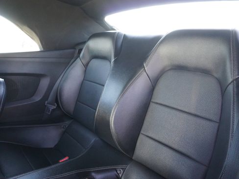 Used 2017 Ford Mustang Premium image 23